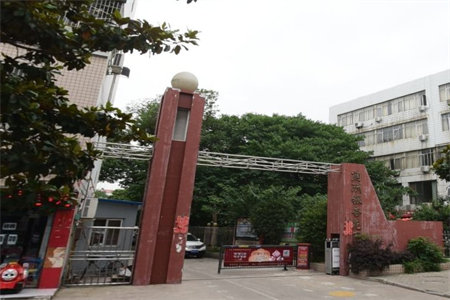 富贵养生苑6楼复式5室4厅2卫150万212m2毛坯房出售